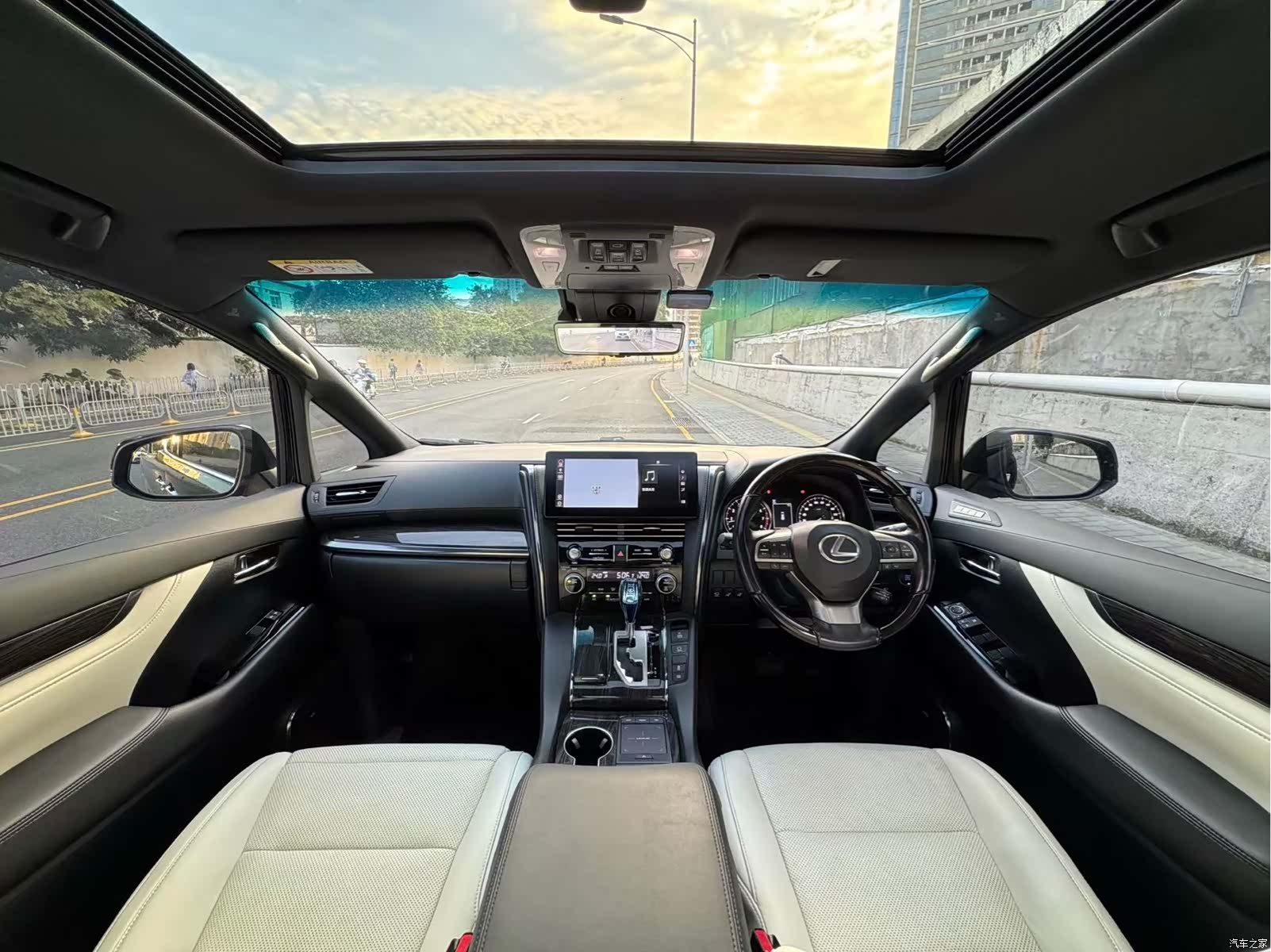 Lexus LM, 2021 8