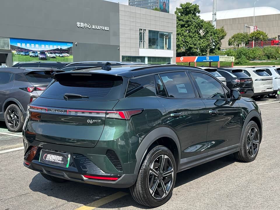 Lynk & Co 06 EM-P