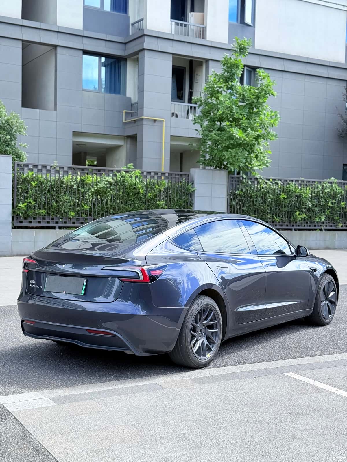 Tesla Model 3, 2025 8