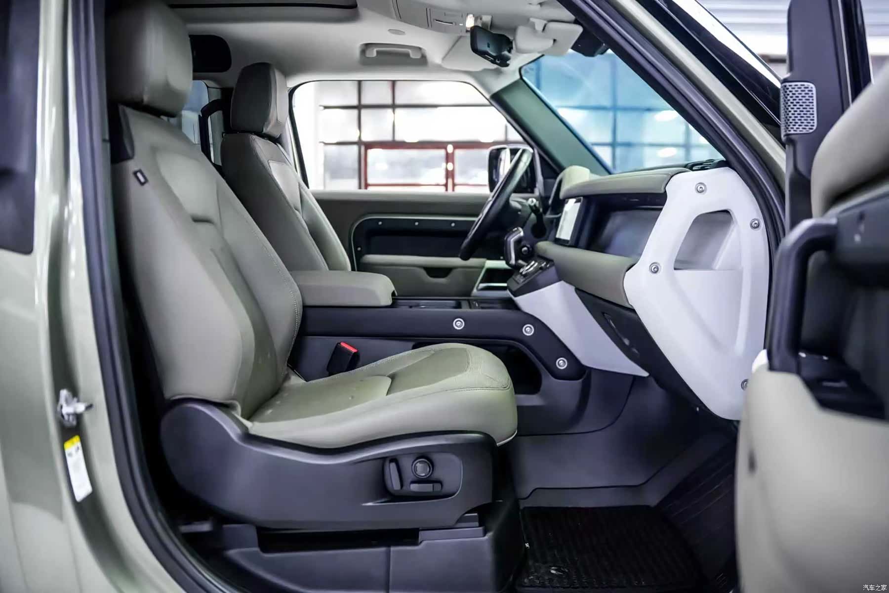 Land Rover Defender, 2021 7