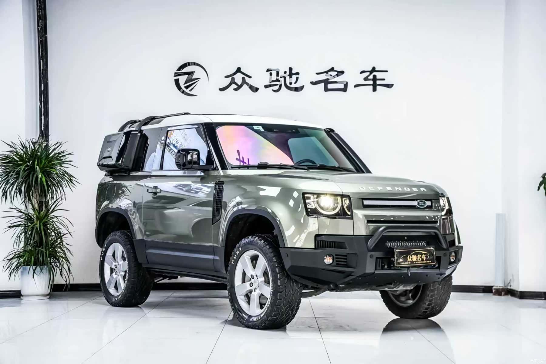 Land Rover Defender, 2021 3