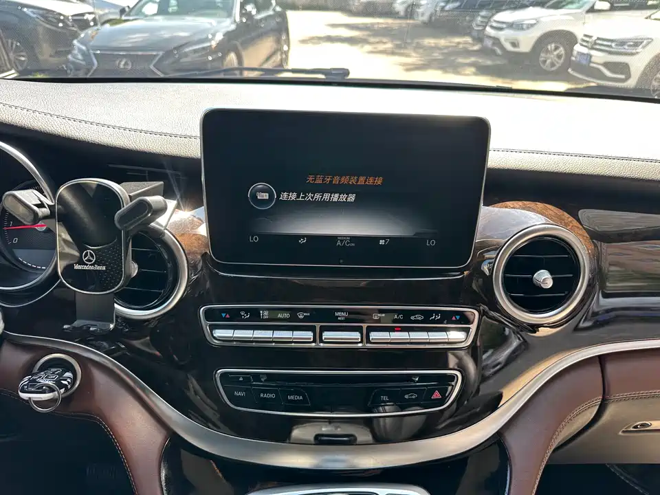 Mercedes-Benz V-class