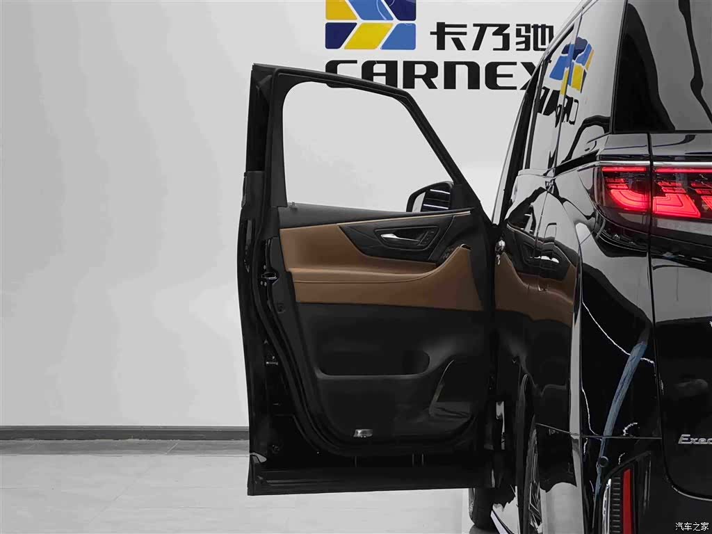 Toyota Vellfire, 2025 7