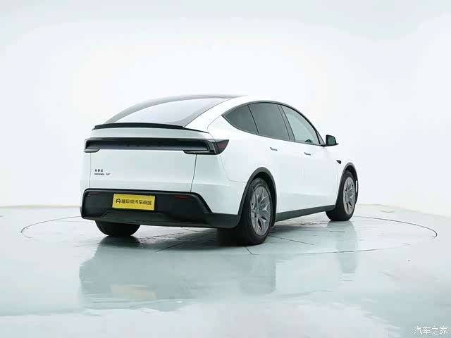 Tesla Model Y, 2025 7