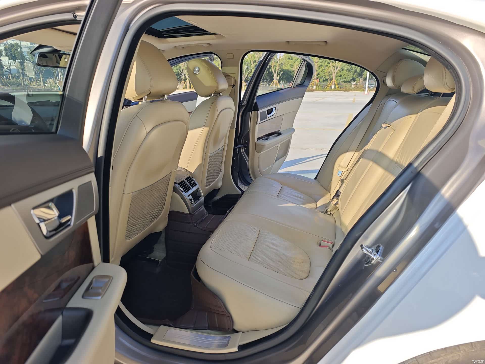 Jaguar XF, 2010 13