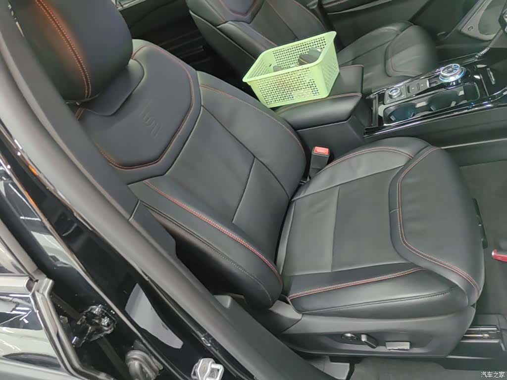 Ford Explorer, 2021 25