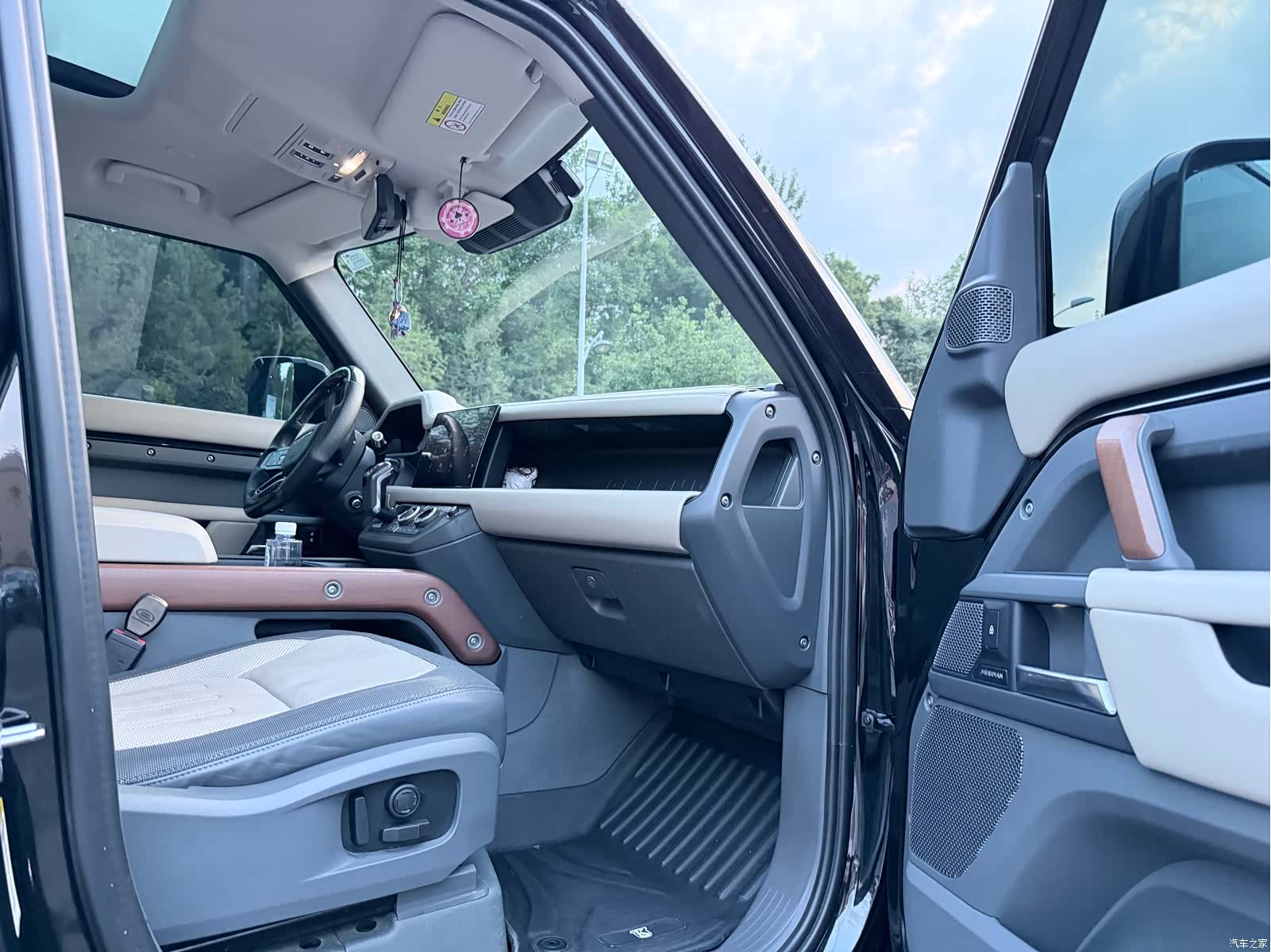 Land Rover Defender, 2021 7