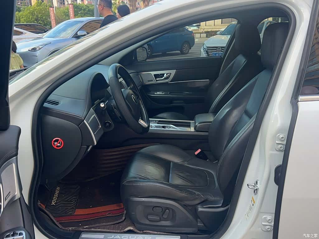 Jaguar XF, 2014 4