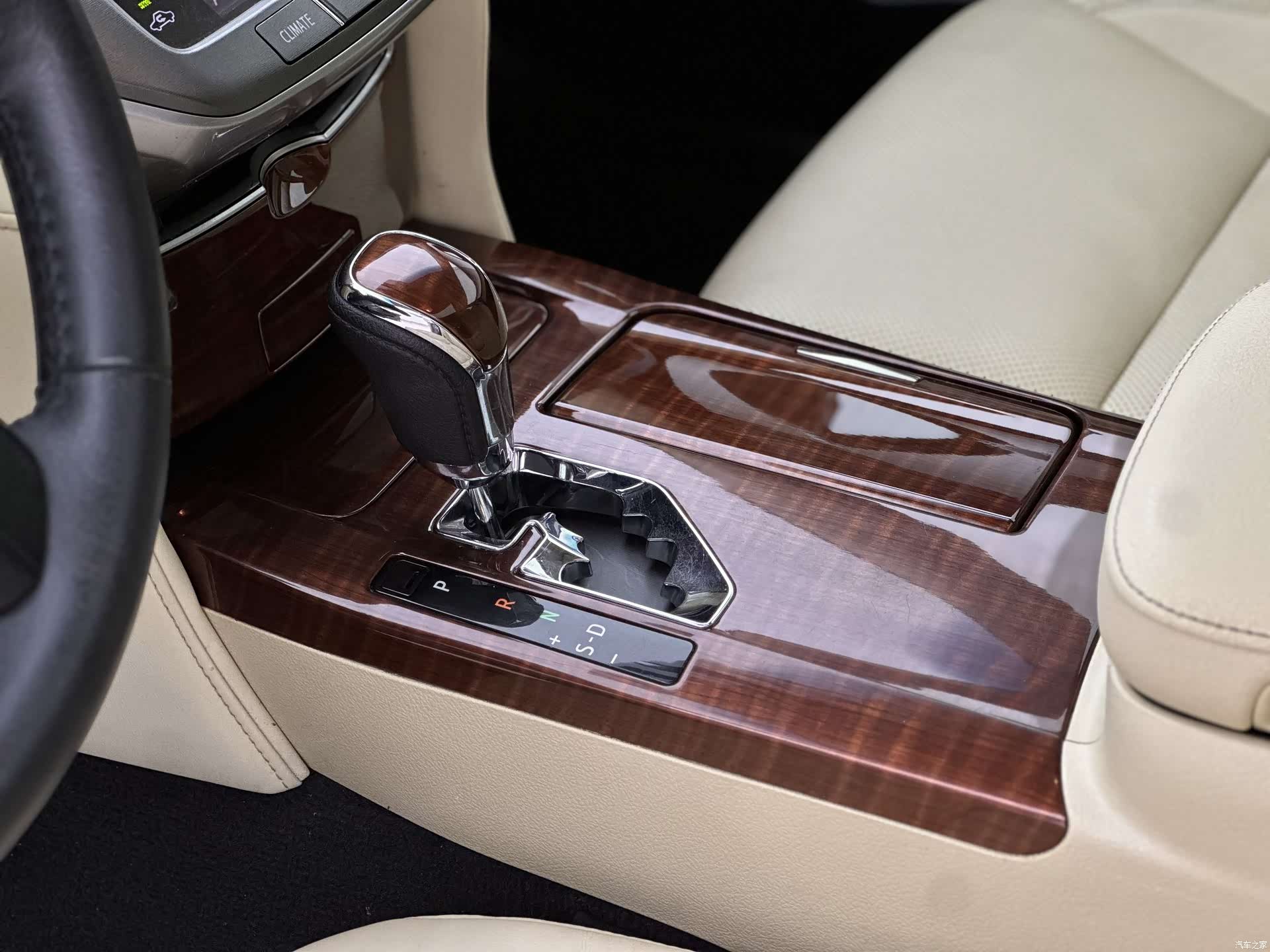 Toyota Crown, 2017 11