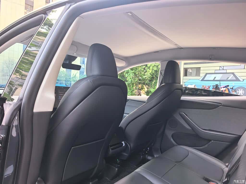 Tesla Model Y, 2025 8