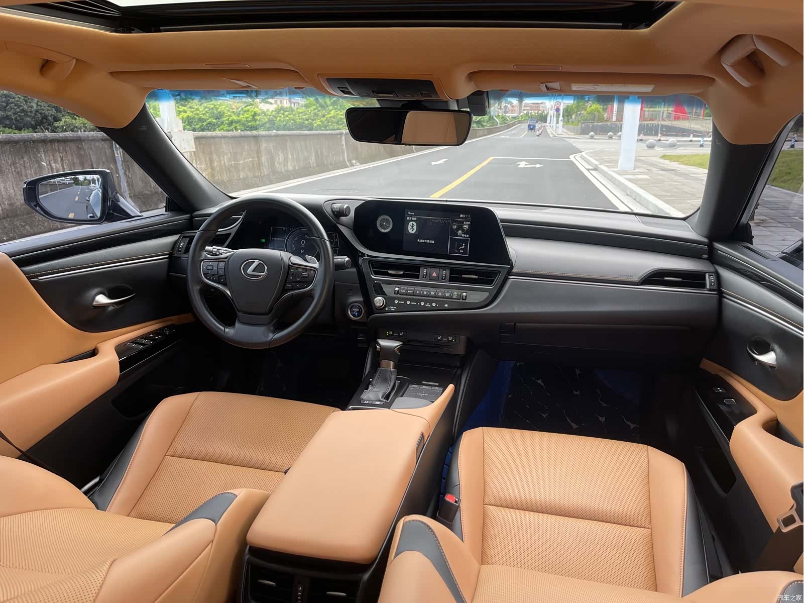 Lexus ES, 2022 3