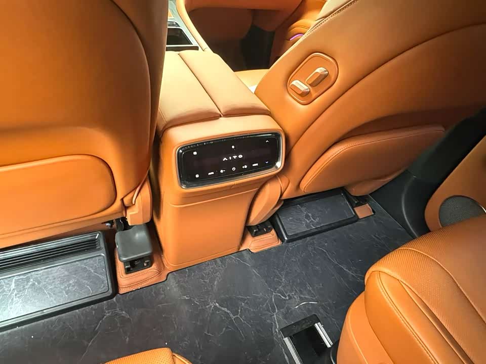 AITO Ask the world M9