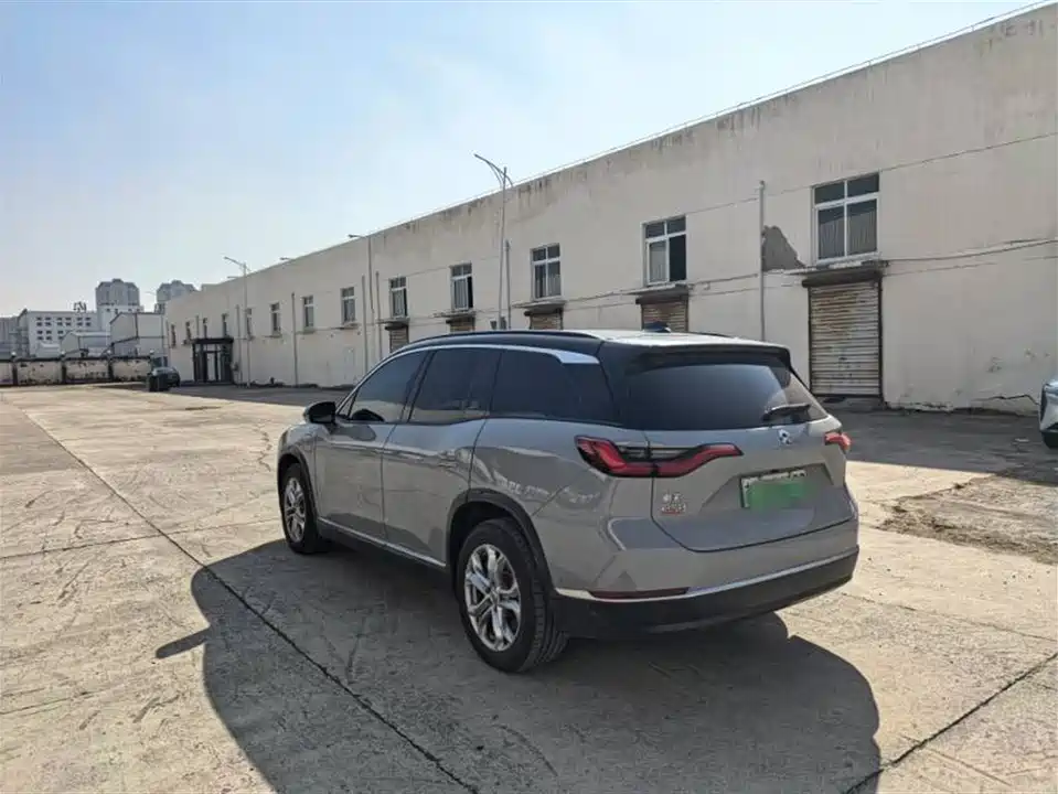 NIO ES8