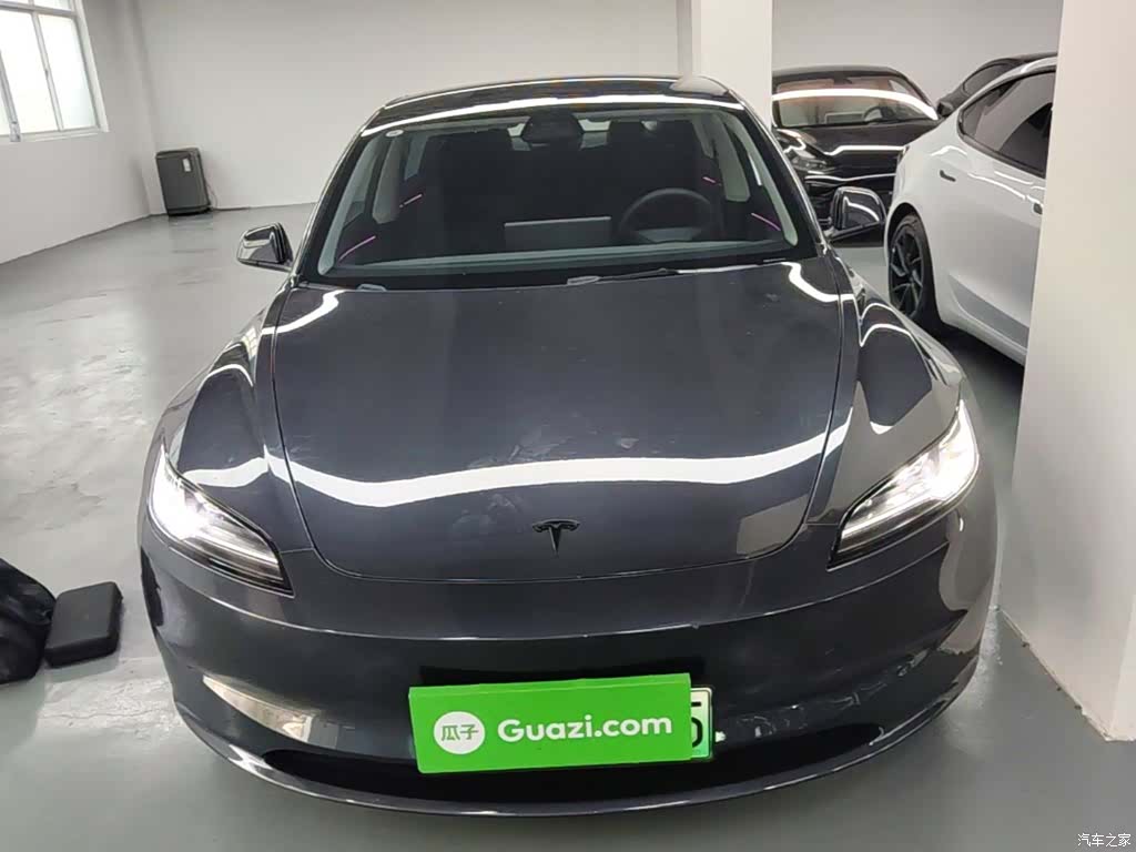 Tesla Model 3, 2025 3