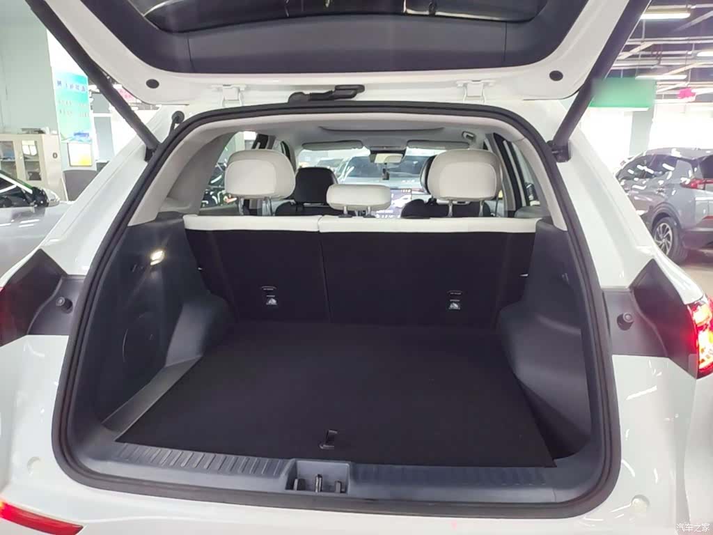 Geely Galaxy E5, 2025 19