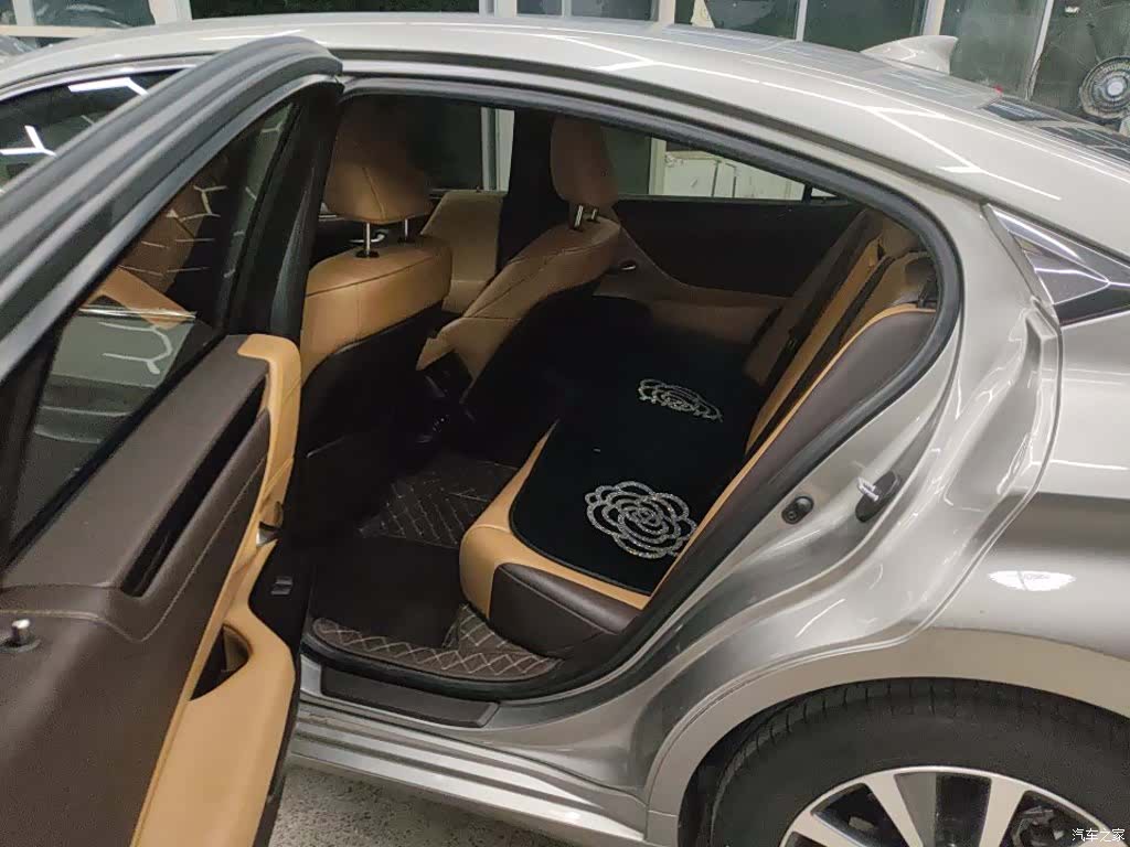 Lexus ES, 2020 все фото