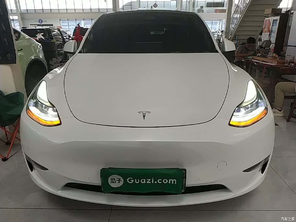 Tesla Model Y, 2021 3