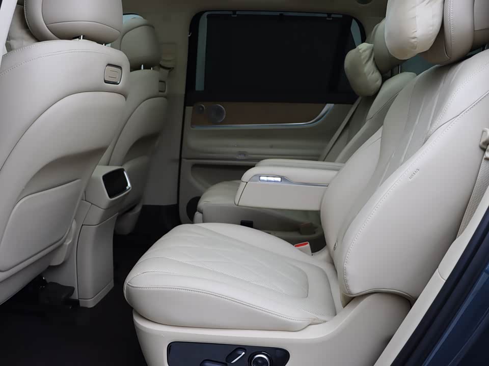 AITO Ask the world M9