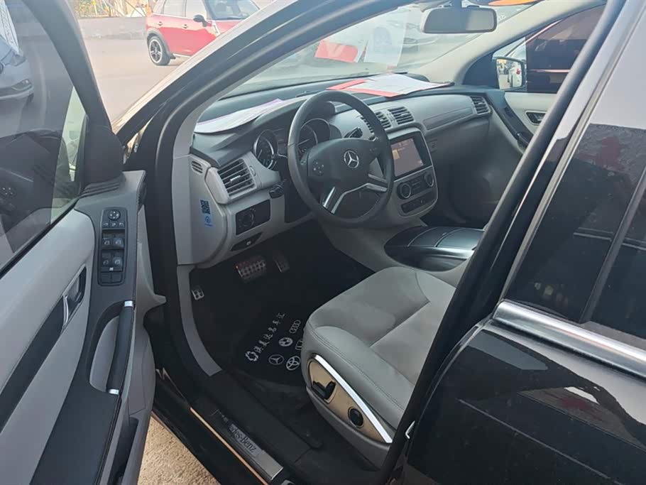 Mercedes-Benz R-class