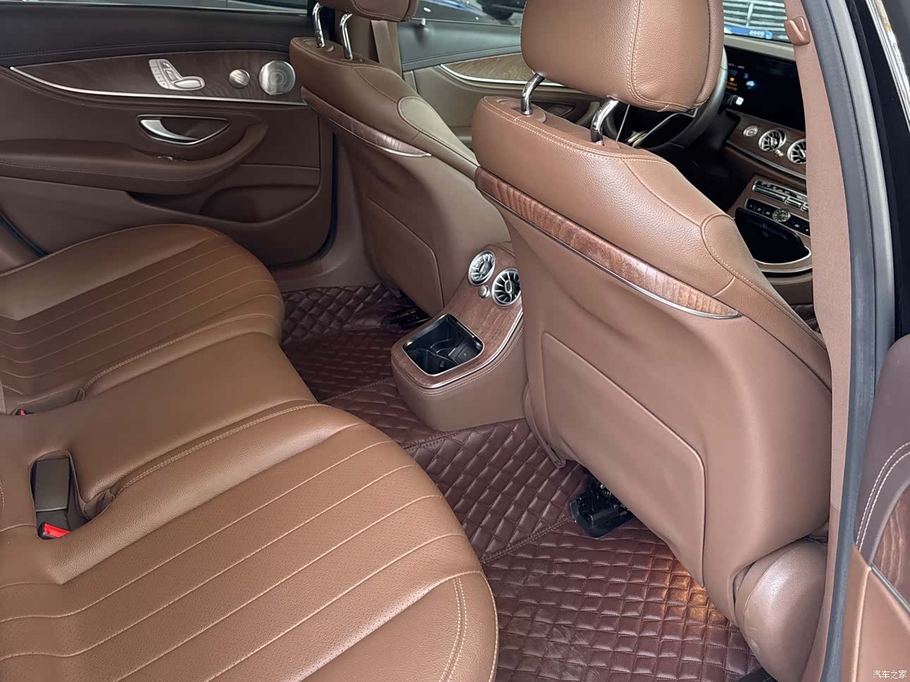 Mercedes-Benz E-Class, 2022 11