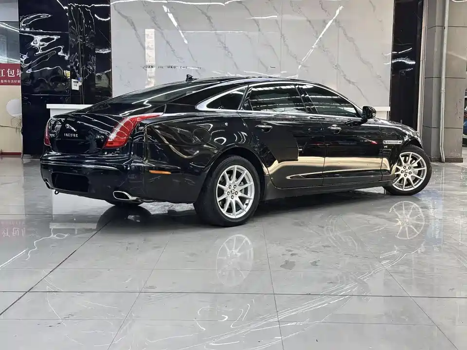 Jaguar XJ