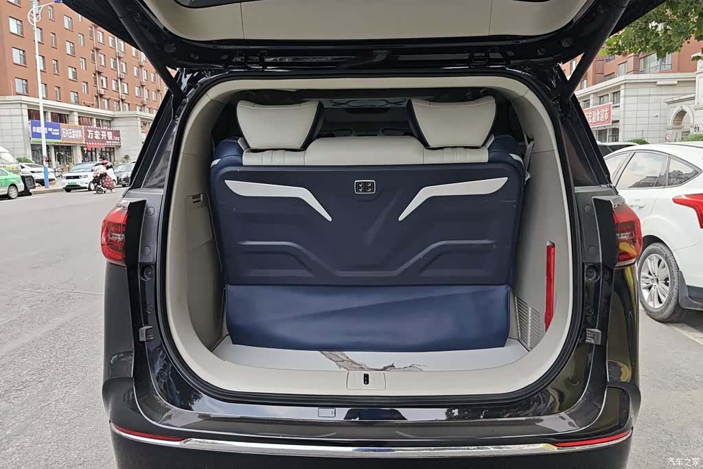 Buick GL8, 2024 4