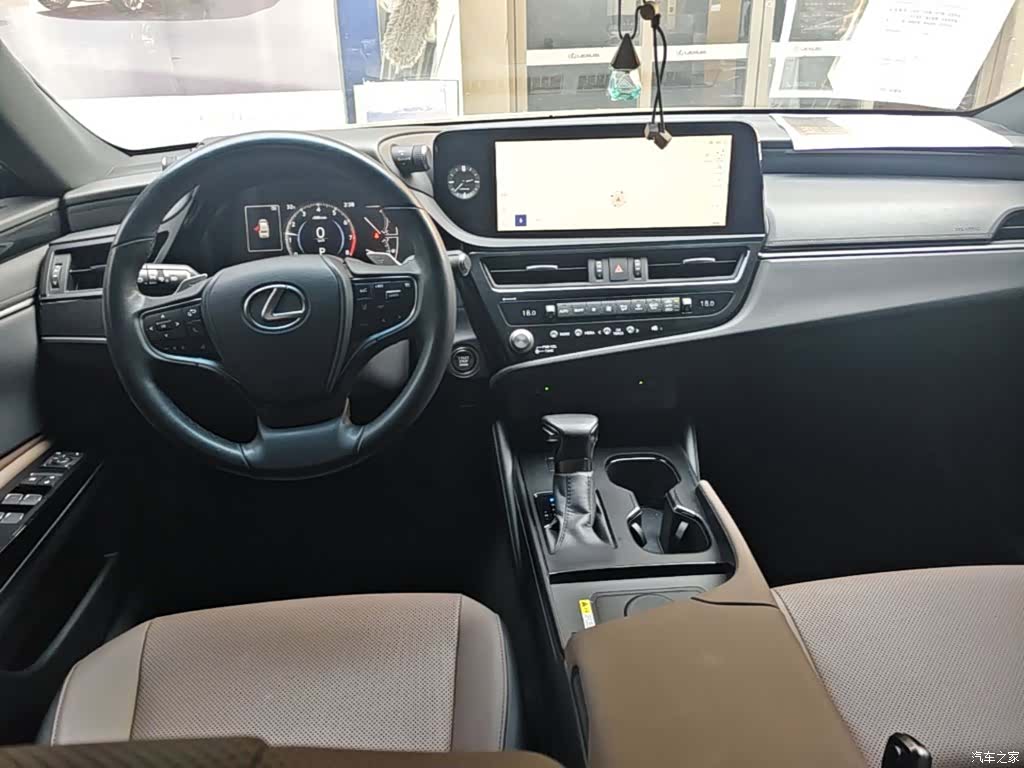 Lexus ES, 2023 10