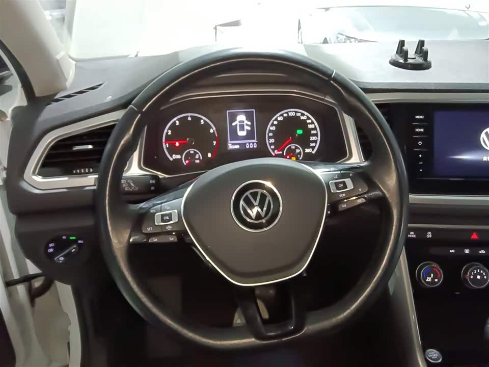 Volkswagen T-ROC exploring Songs