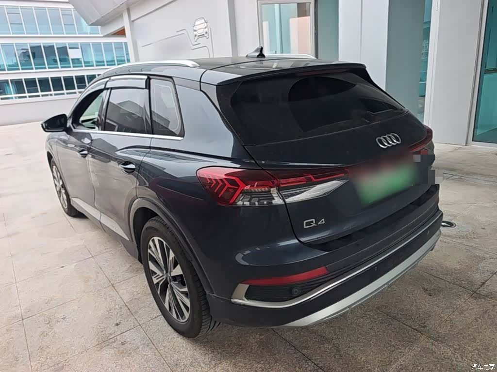 Audi Q4 e-tron, 2023 все фото