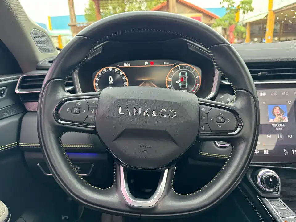 Lynk & Co 05