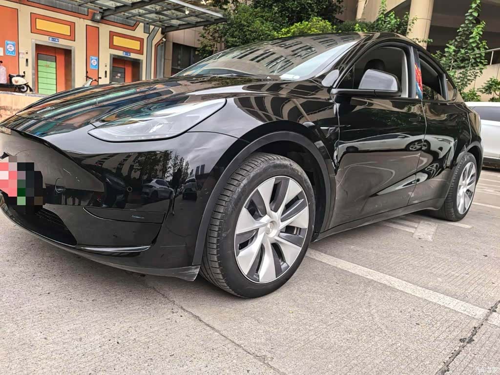 Tesla Model Y, 2023 4