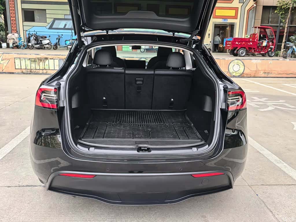 Tesla Model Y, 2023 12