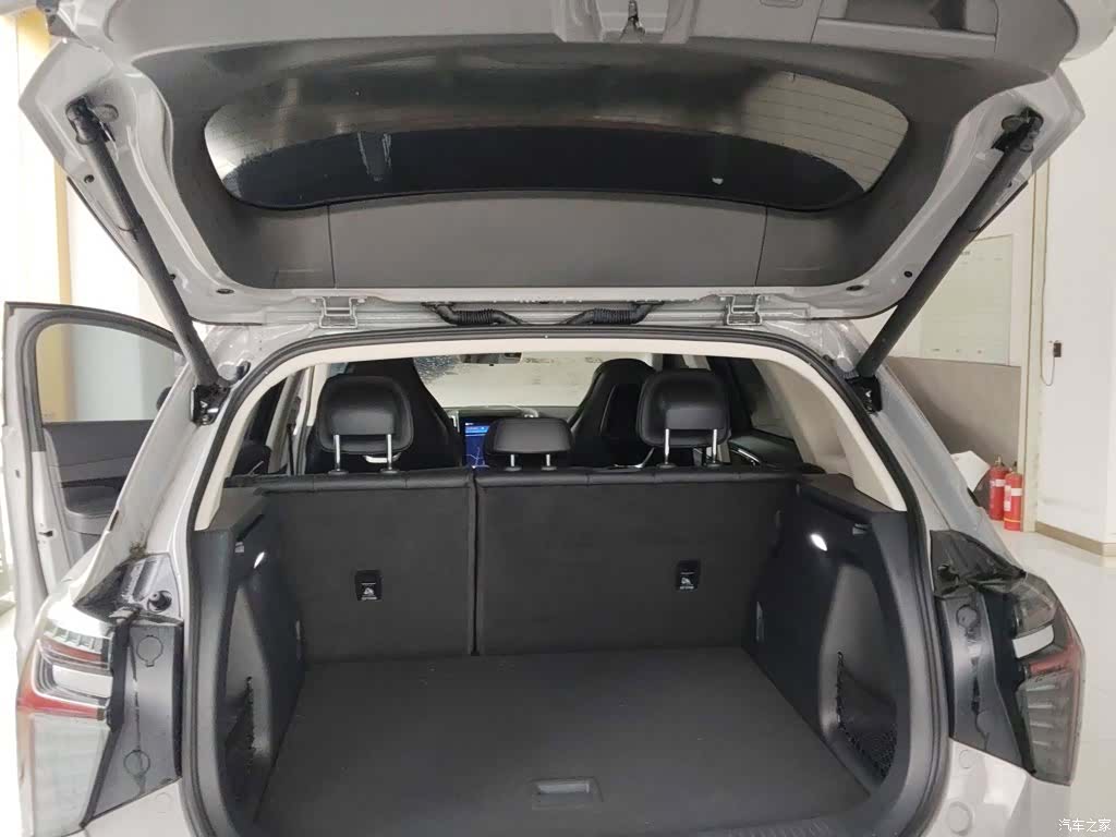 Hongqi HS3, 2025 15