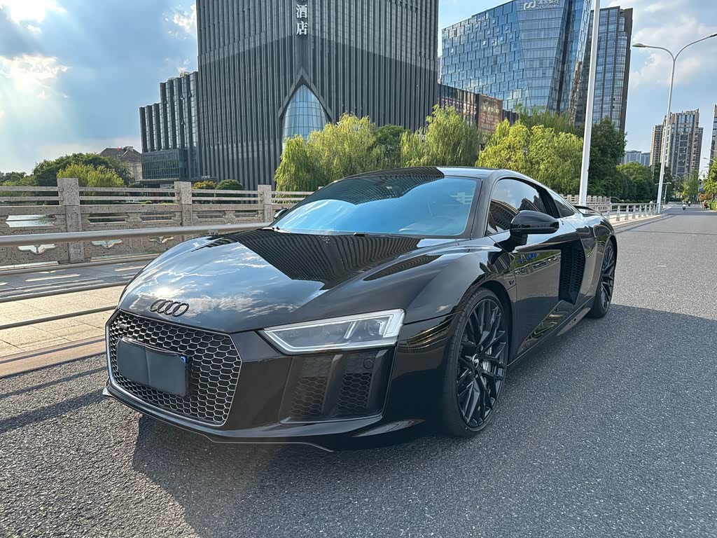 Audi R8