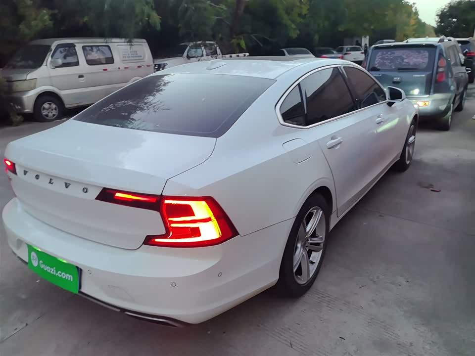 Volvo S90