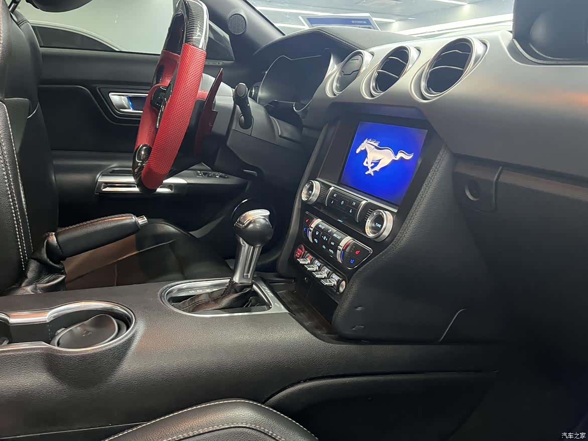 Ford Mustang, 2020 4
