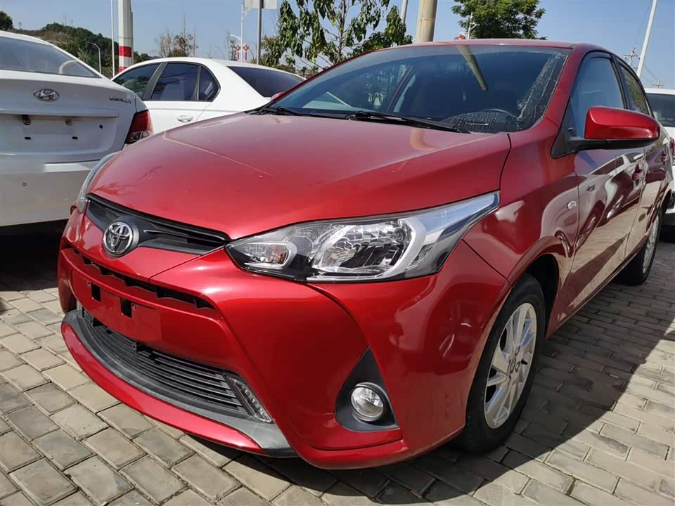 Toyota YARiS L to enjoy