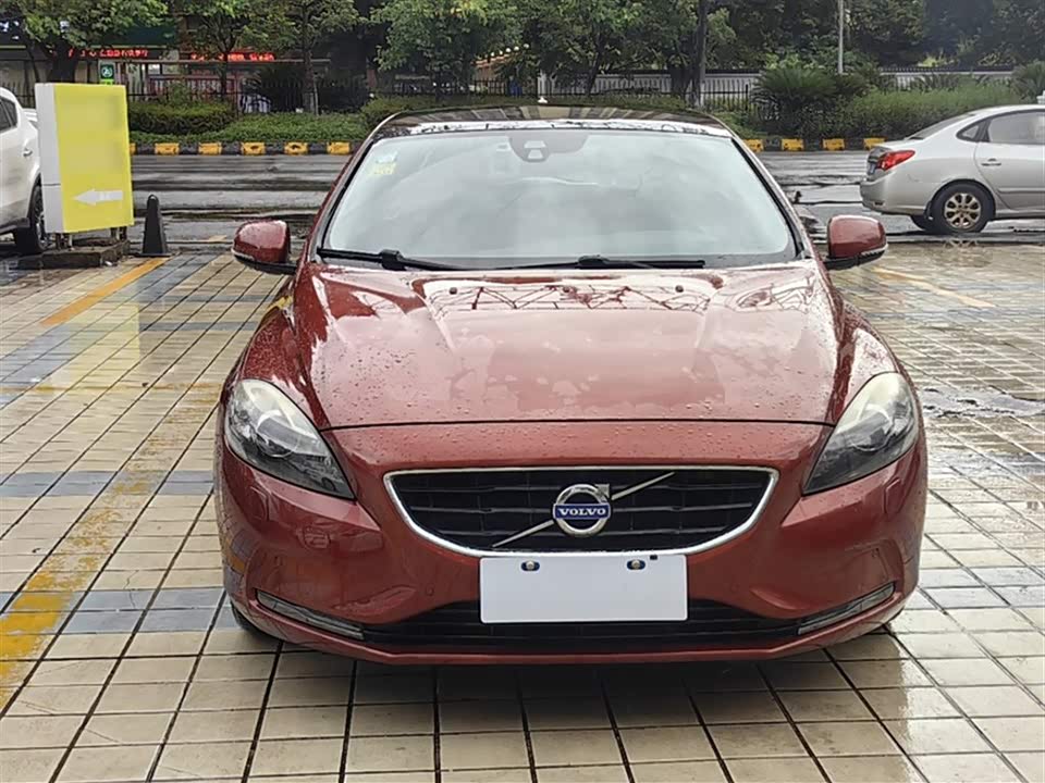 Volvo V40