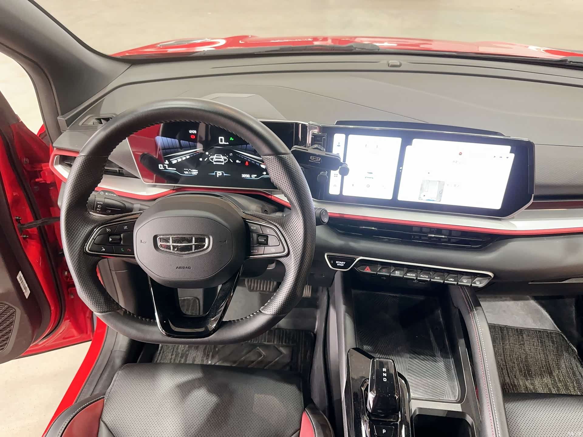 Geely Coolray, 2023 19