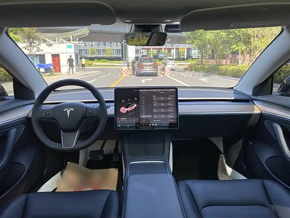 Tesla Model 3 Tesla Model 3