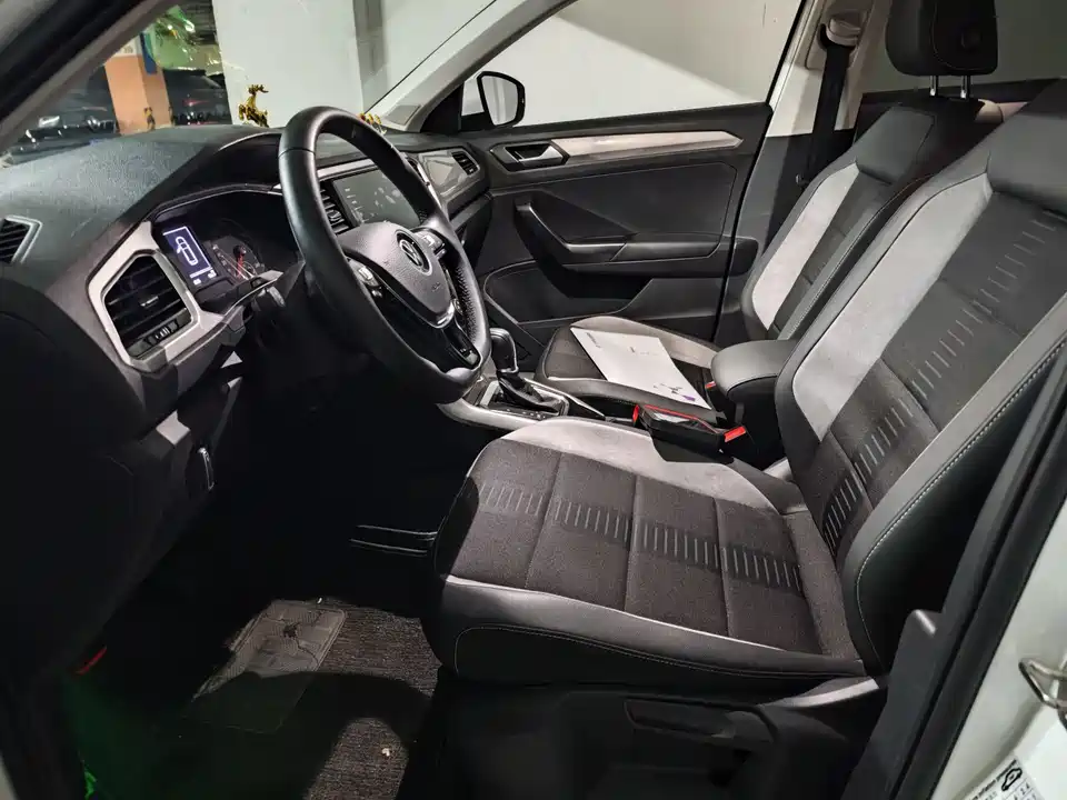 Volkswagen T-ROC exploring Songs