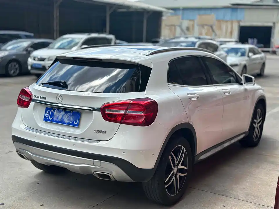 Mercedes-Benz GLA Mercedes-Benz GLA