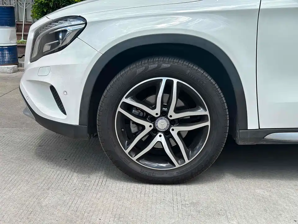 Mercedes-Benz GLA Mercedes-Benz GLA