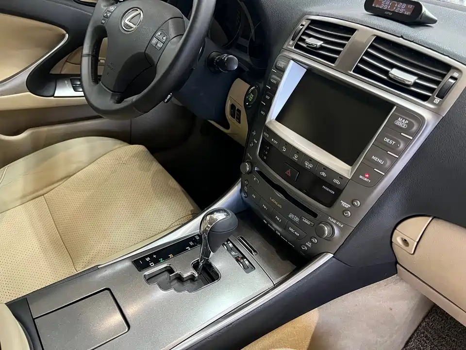Lexus IS