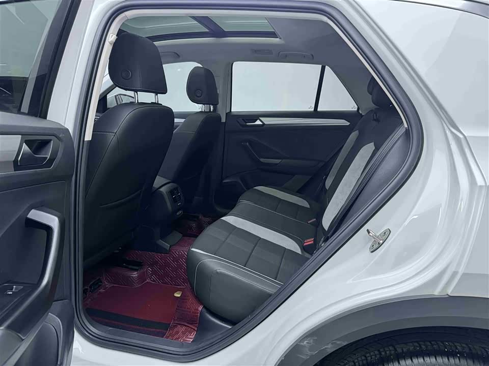 Volkswagen T-ROC exploring Songs