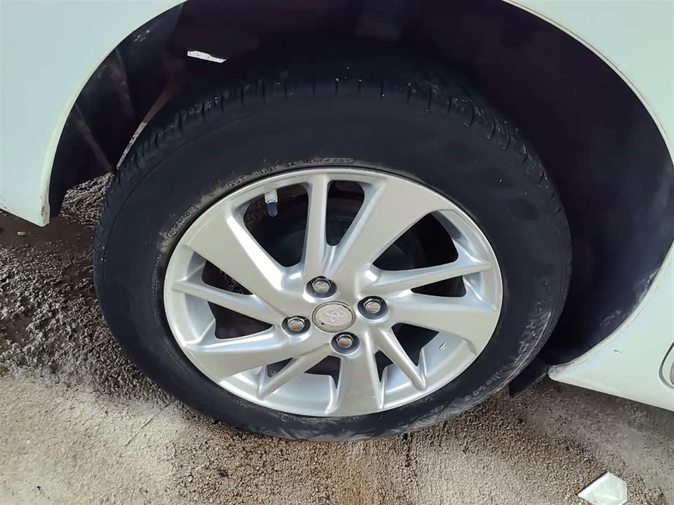 Toyota YARiS L to enjoy