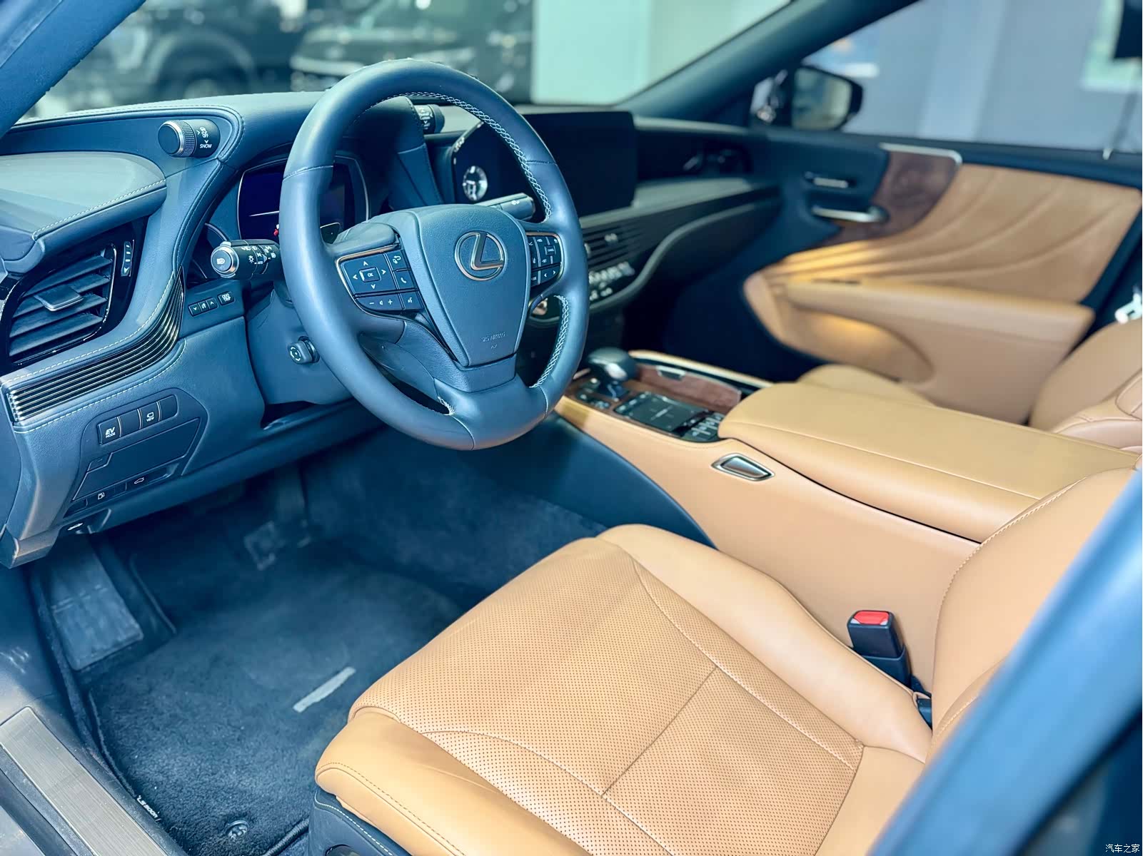 Lexus LS, 2021 7