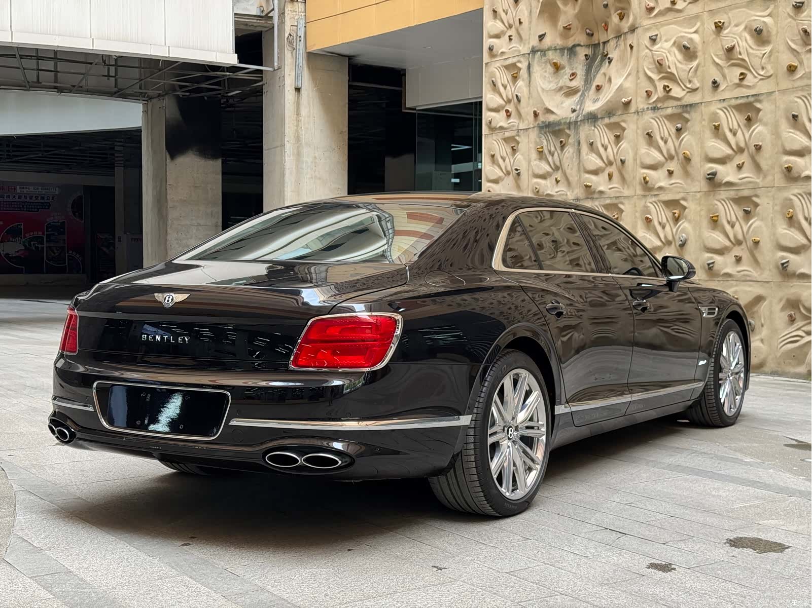 Bentley Flying Spur, 2023 7