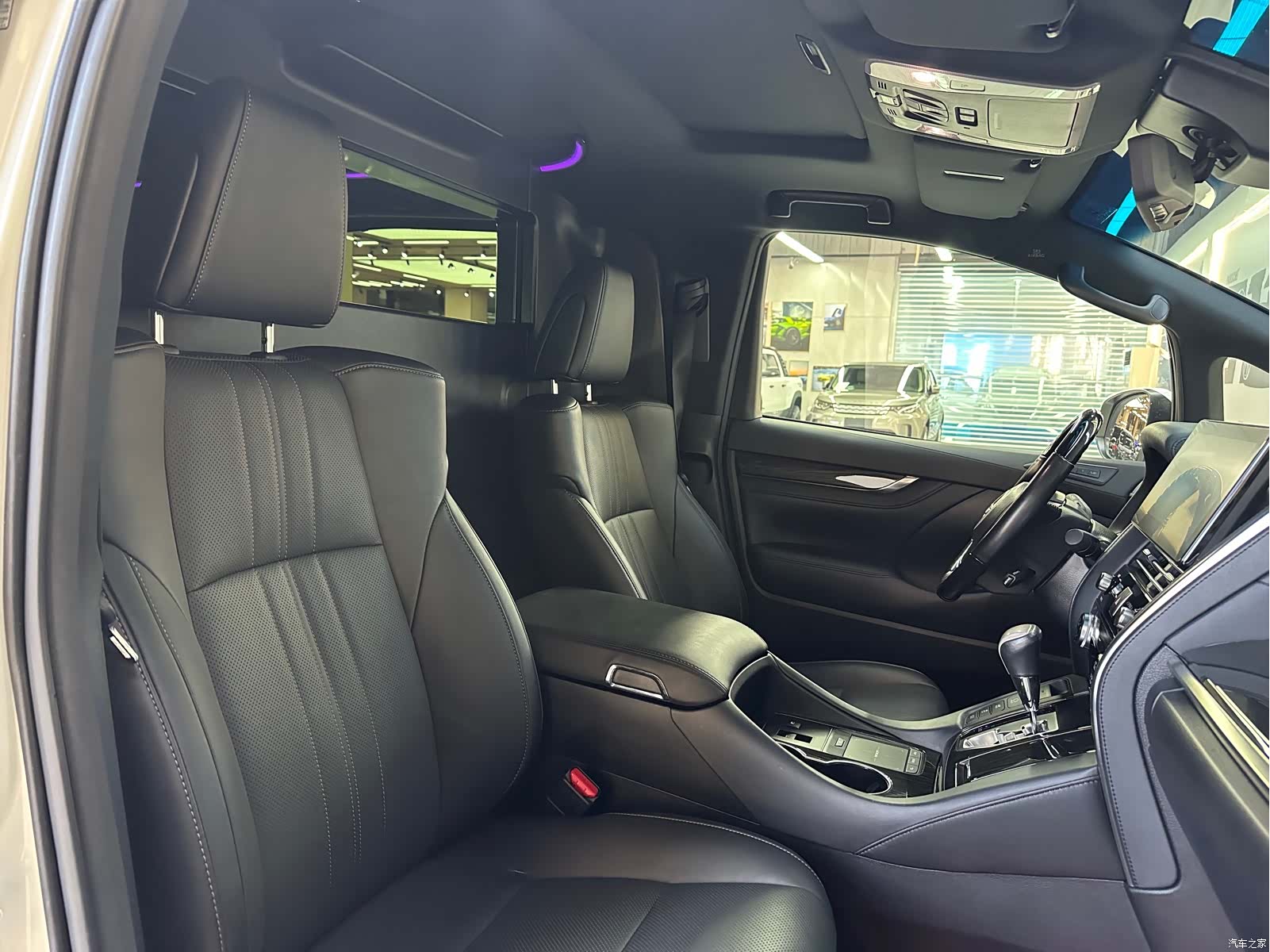 Lexus LM, 2021 30
