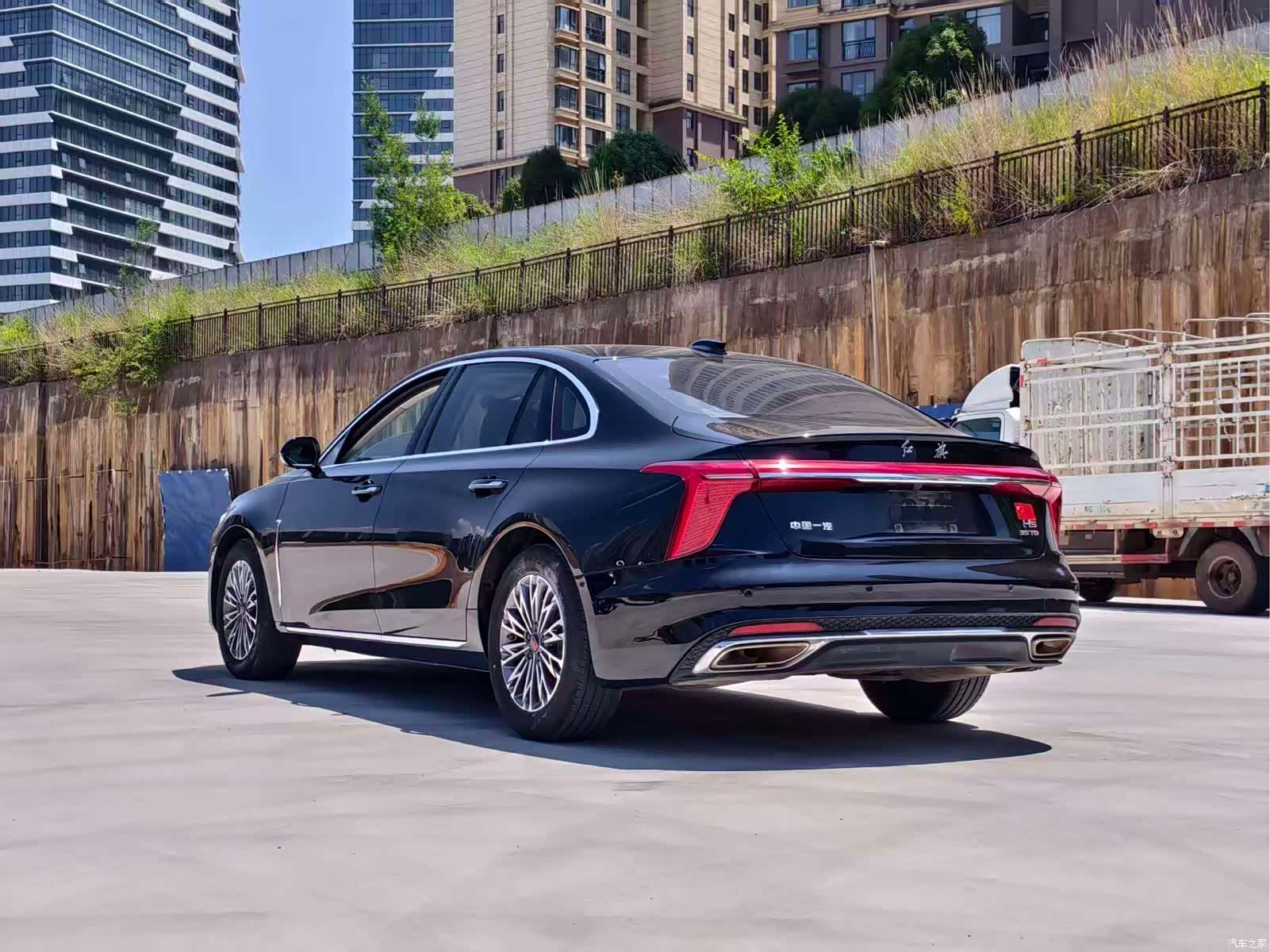 Hongqi H5, 2022 11
